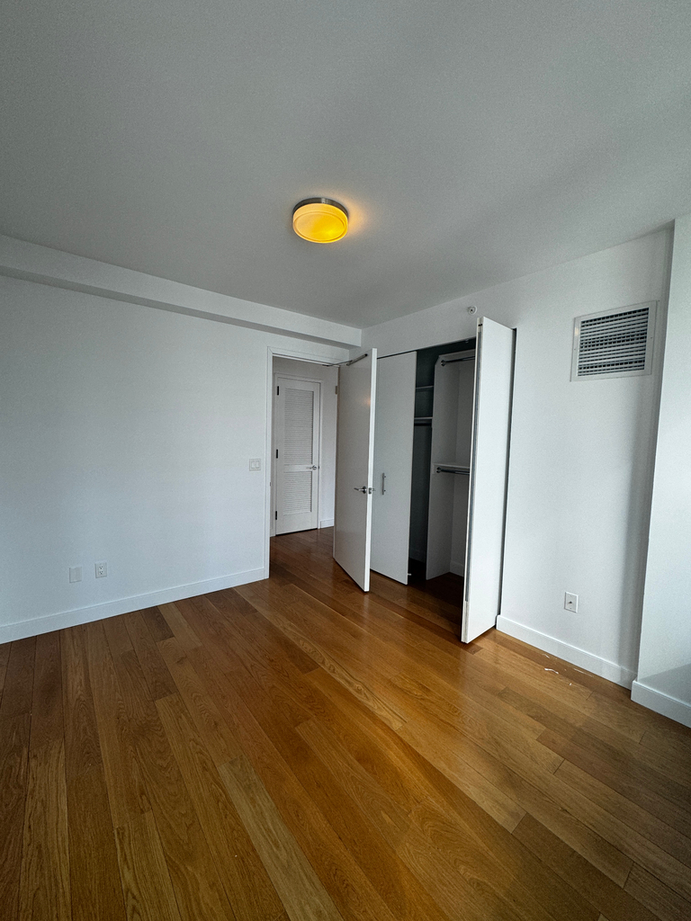 West 57th Street - Photo 7