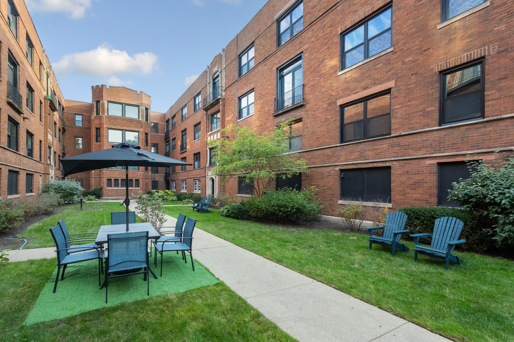 1554 W Juneway Terrace - Photo 16