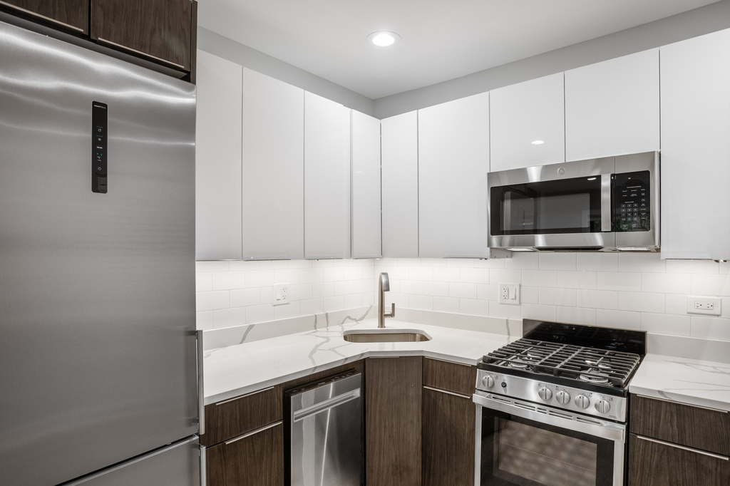 1554 W Juneway Terrace - Photo 2