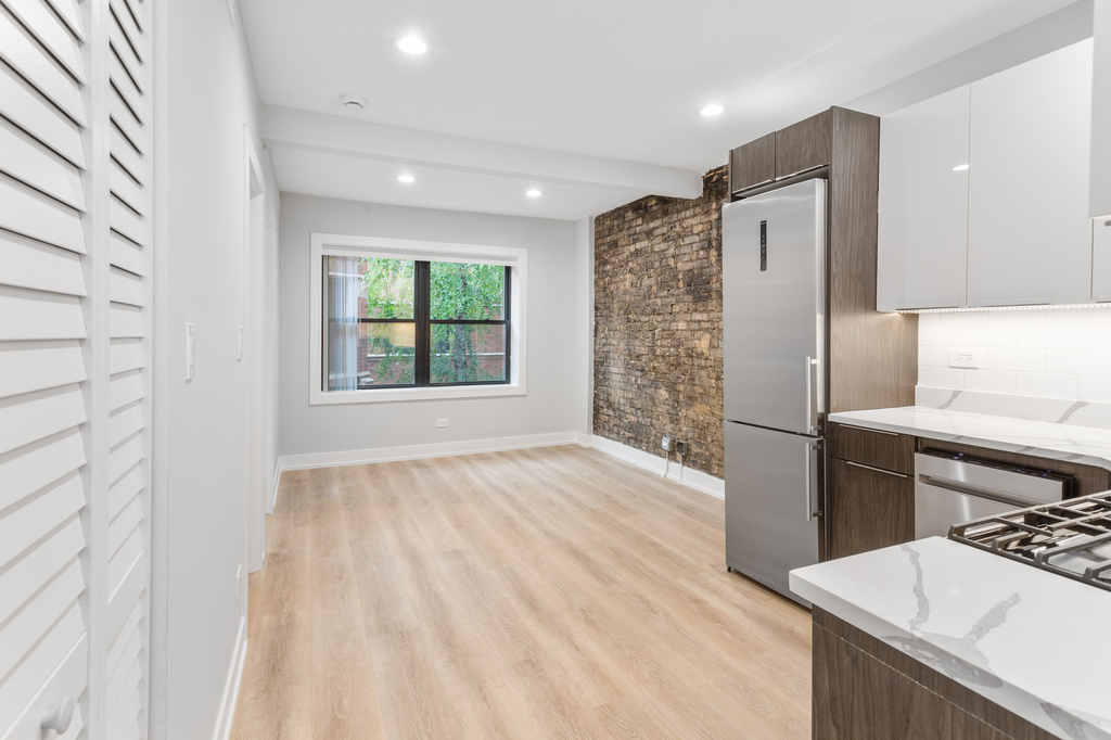 1554 W Juneway Terrace - Photo 1