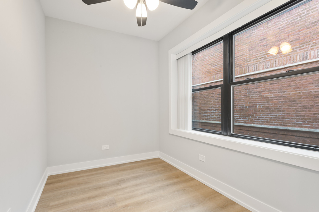 1554 W Juneway Terrace - Photo 8