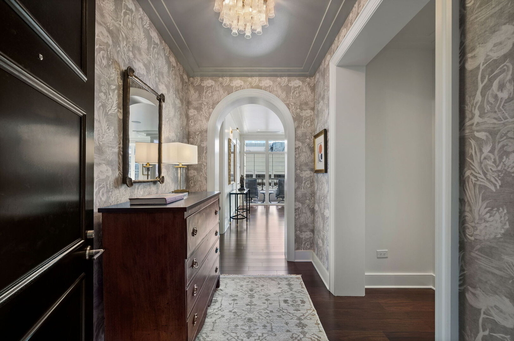 118 E Erie Street - Photo 3