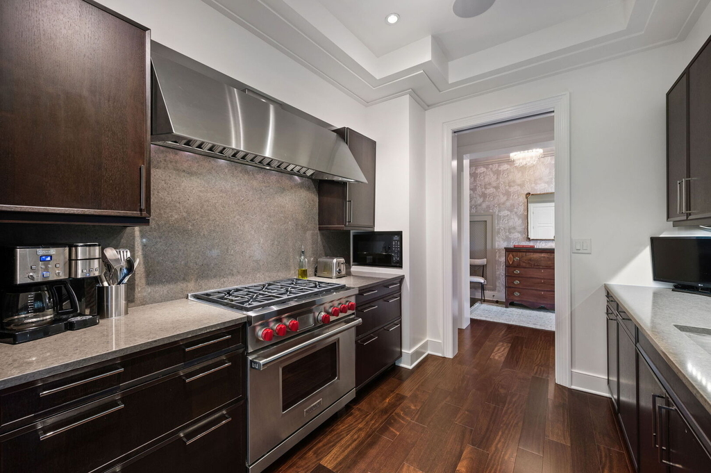 118 E Erie Street - Photo 11