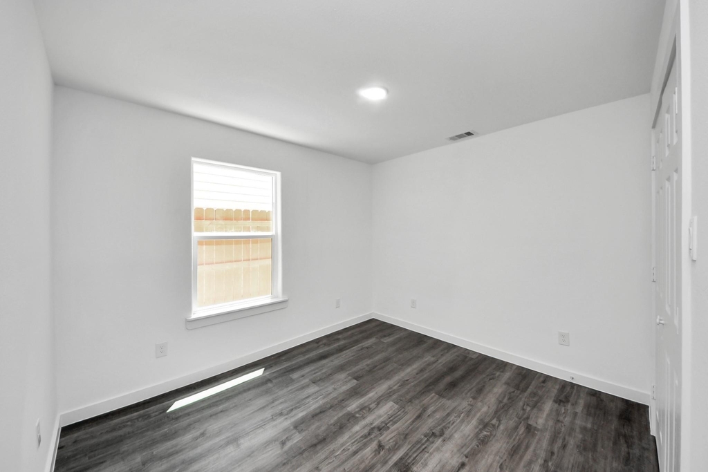 7611 Shotwell - Photo 5