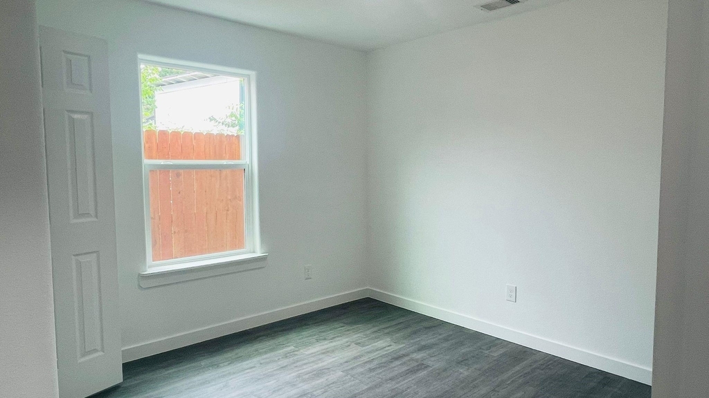 7611 Shotwell - Photo 15