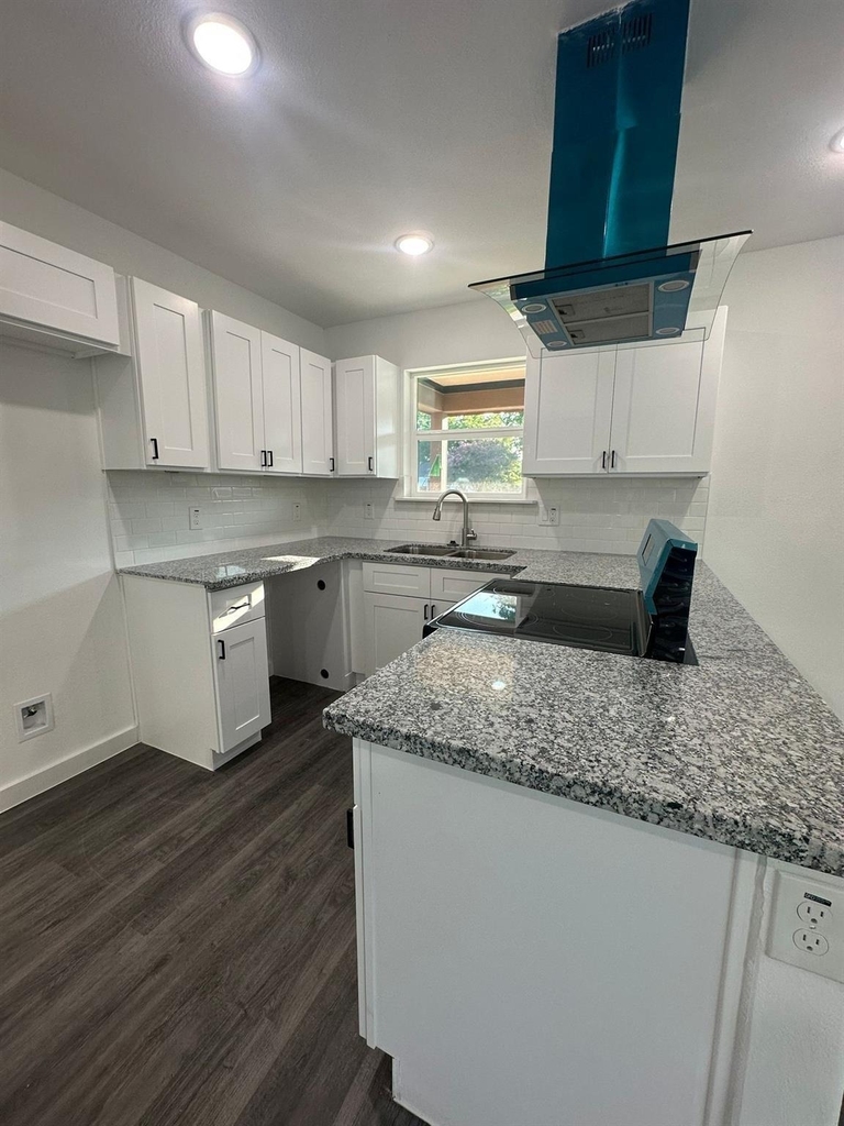7611 Shotwell - Photo 3