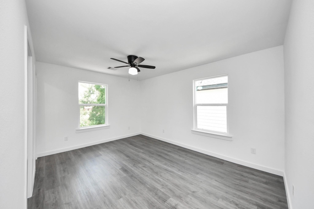 7611 Shotwell - Photo 9