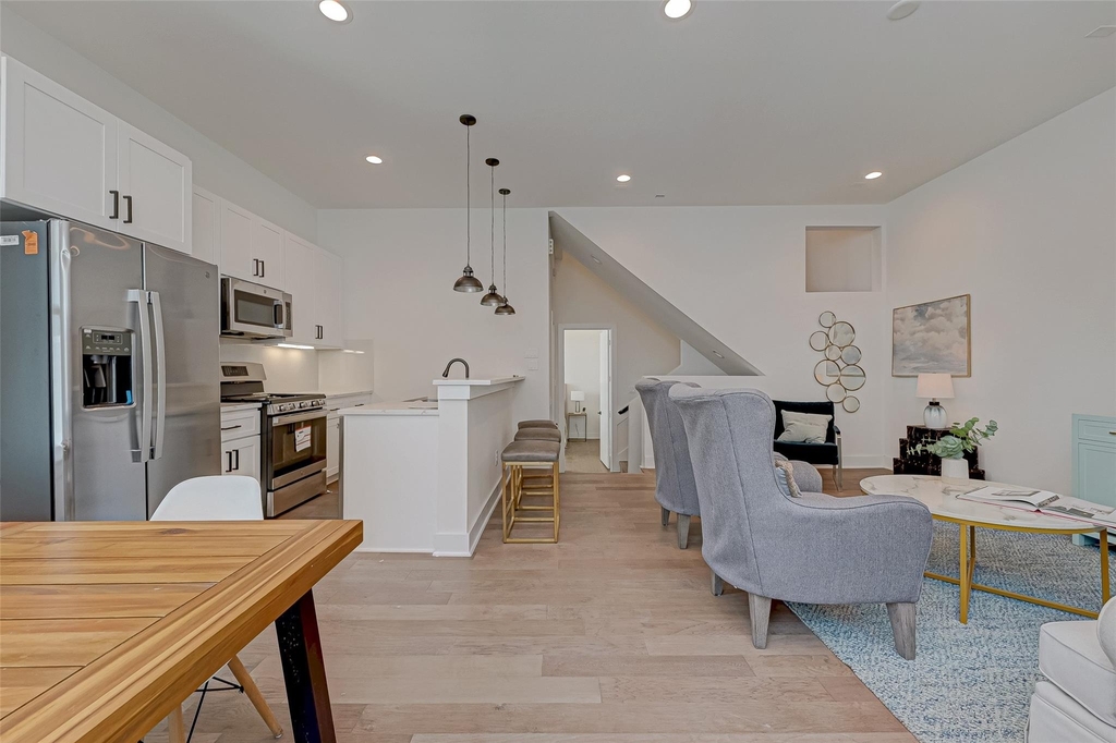 6129 W Montgomery Road - Photo 8