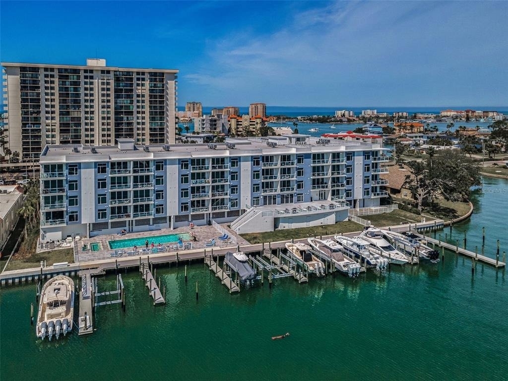 415 Island Way - Photo 0