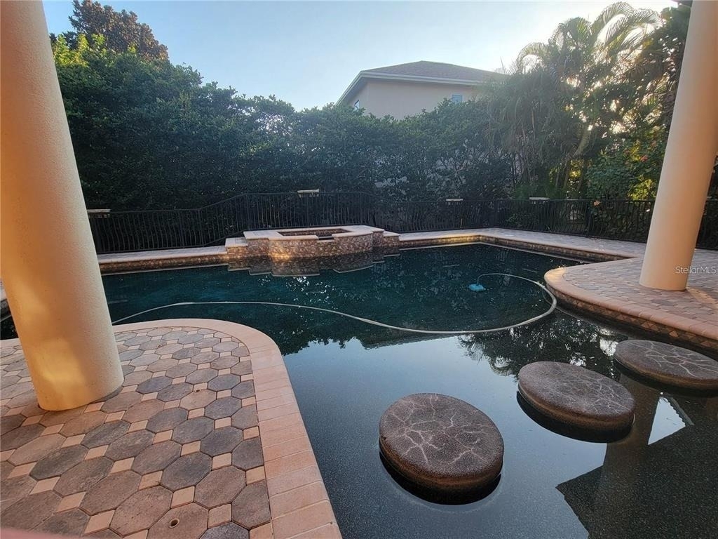 10209 Thurston Groves Boulevard - Photo 7