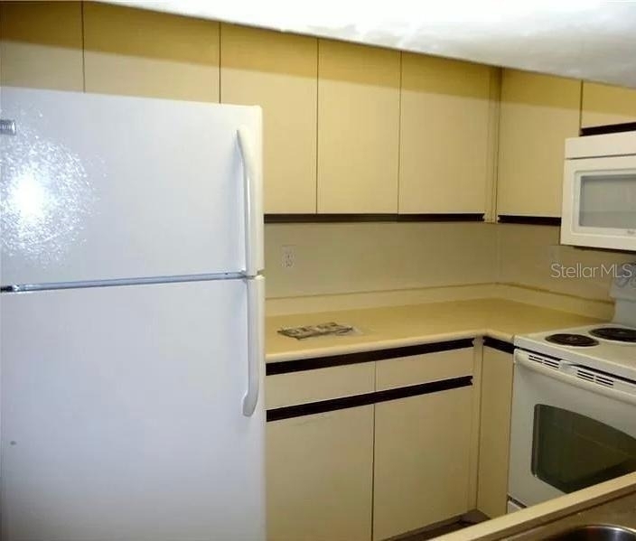733 Carpenters Way - Photo 2