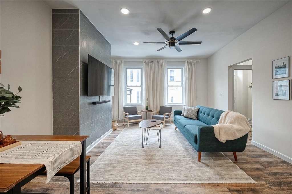 1119 Voskamp St - Photo 3
