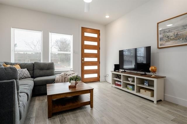709 Fuller - Photo 4