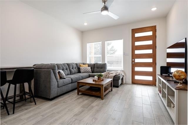709 Fuller - Photo 3