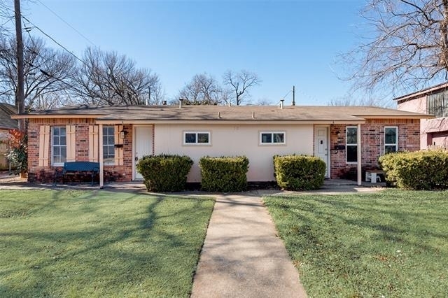 506 N Elm Street - Photo 0