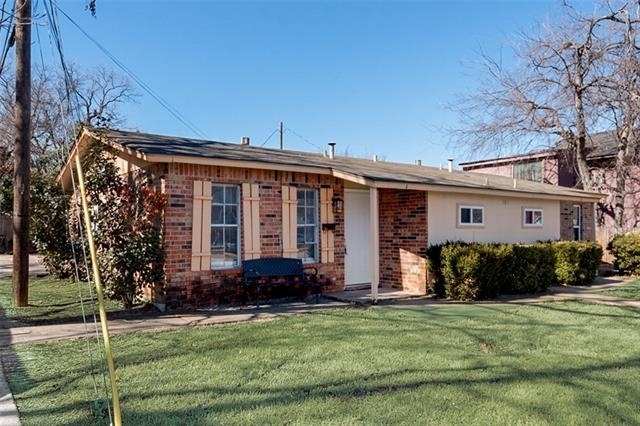 506 N Elm Street - Photo 2