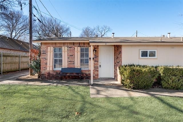 506 N Elm Street - Photo 1
