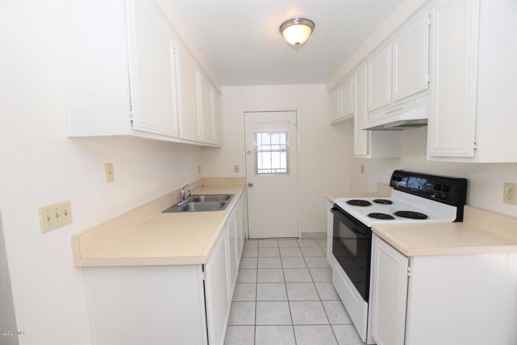 2670 Victoria Avenue - Photo 3