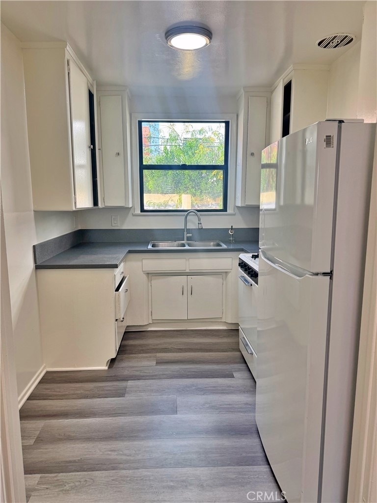 337 S Occidental Boulevard - Photo 4