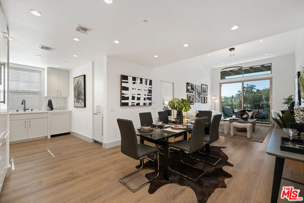 130 S Sepulveda Boulevard - Photo 1