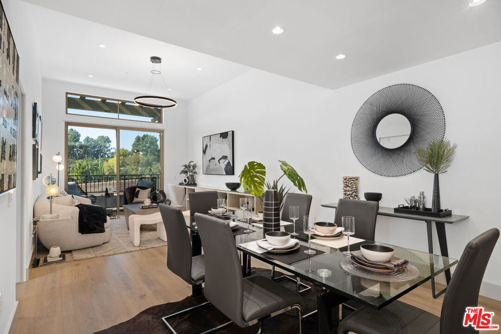 130 S Sepulveda Boulevard - Photo 2