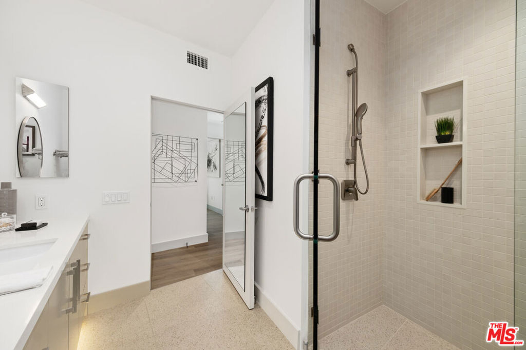 130 S Sepulveda Boulevard - Photo 17