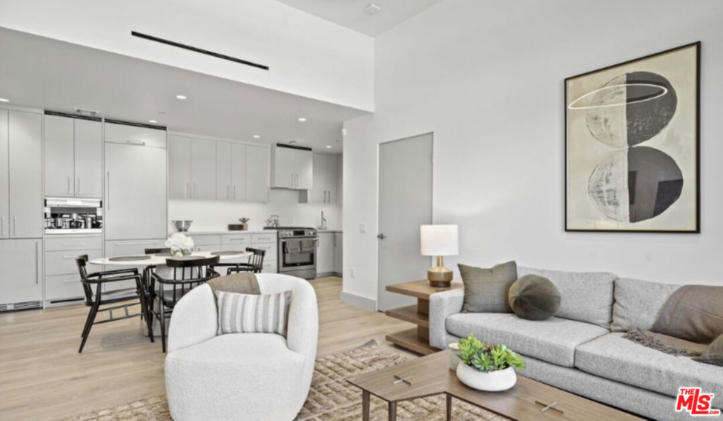 130 S Sepulveda Boulevard - Photo 2
