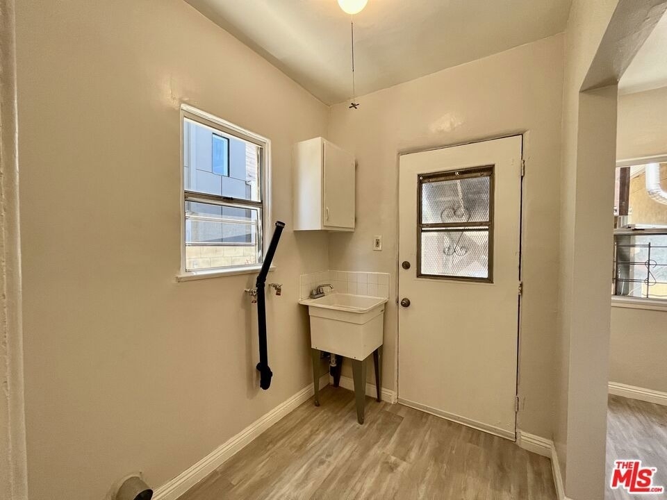 1807 S Redondo Boulevard - Photo 16