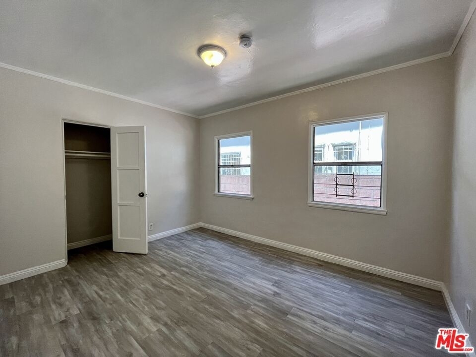 1807 S Redondo Boulevard - Photo 11