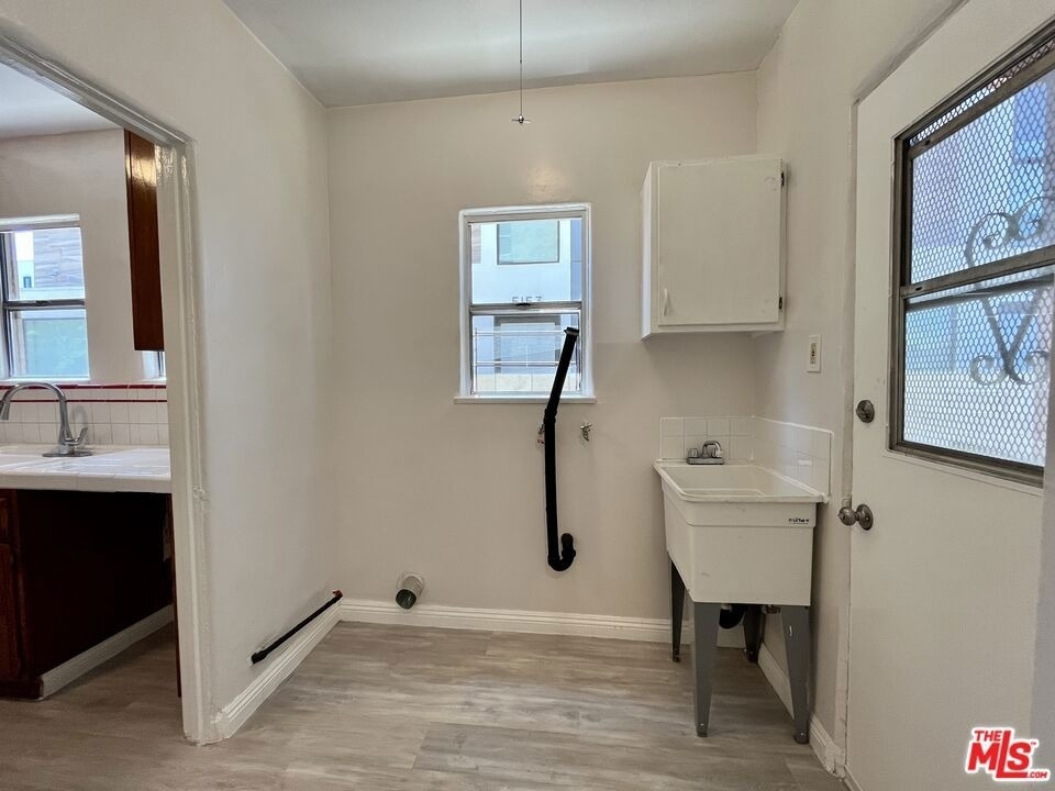 1807 S Redondo Boulevard - Photo 15