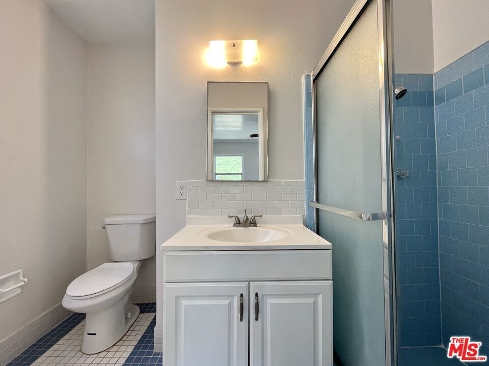 1807 S Redondo Boulevard - Photo 8