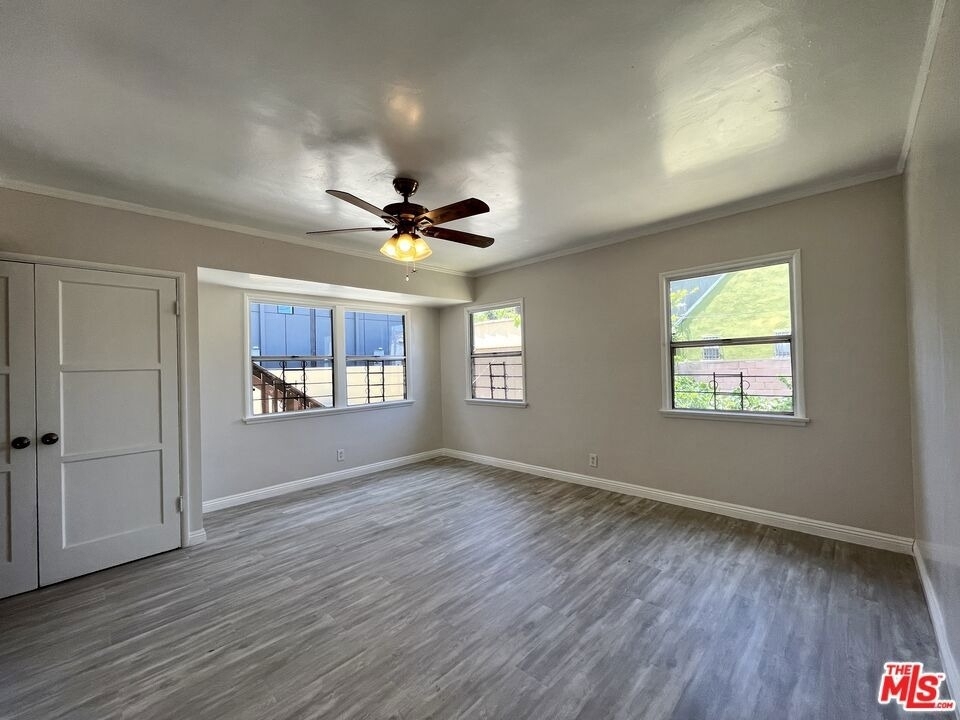 1807 S Redondo Boulevard - Photo 9