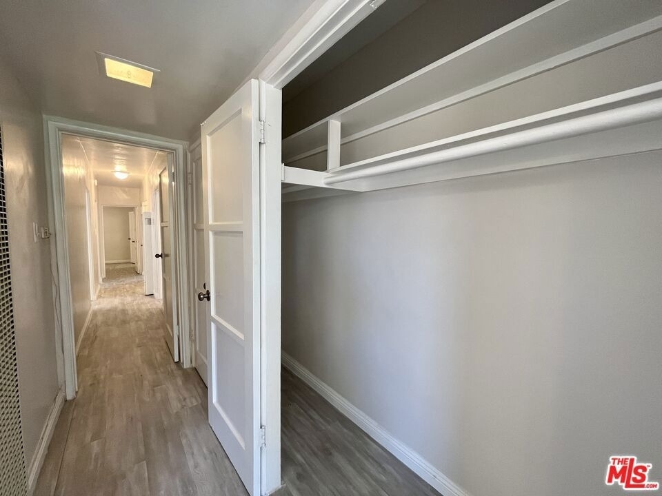 1807 S Redondo Boulevard - Photo 6