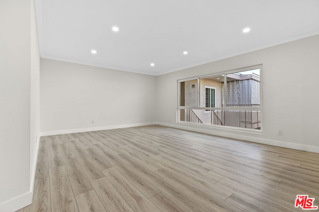 330 E Dryden Street - Photo 4