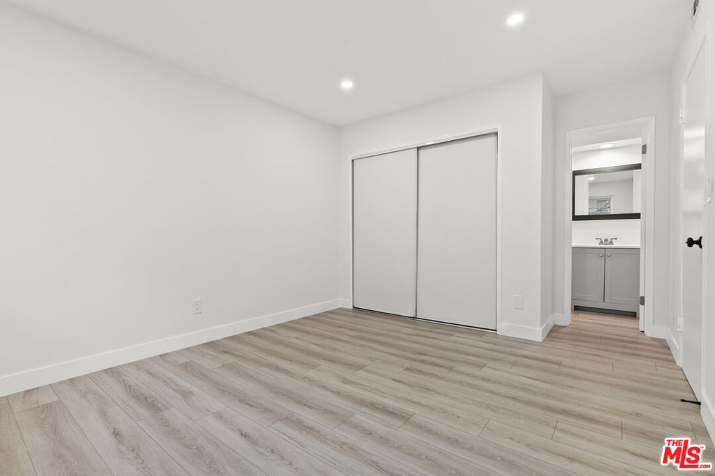 330 E Dryden Street - Photo 15