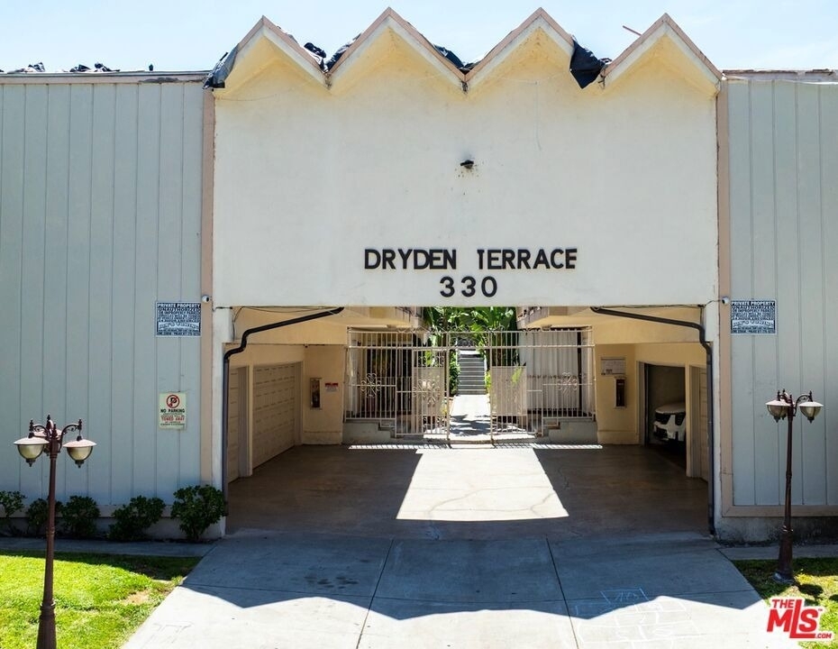 330 E Dryden Street - Photo 0