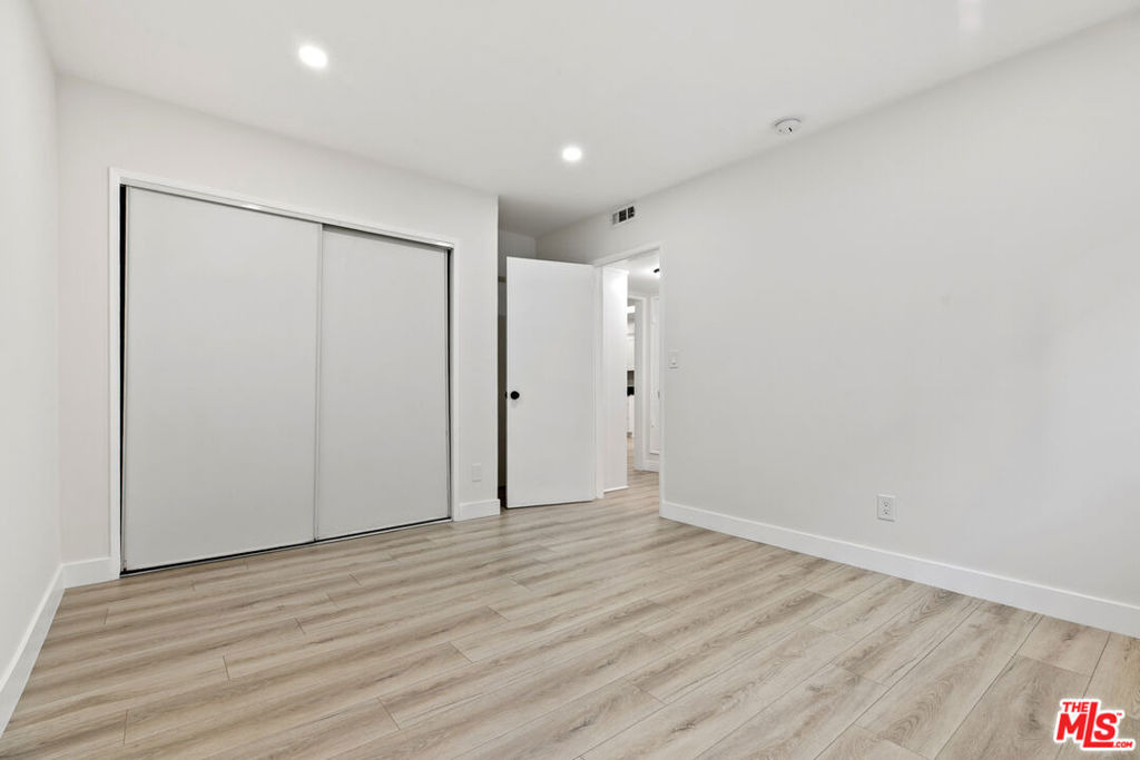330 E Dryden Street - Photo 14