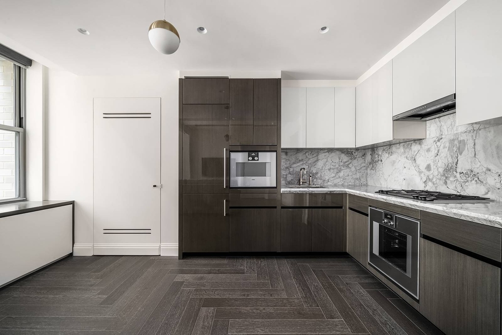 303 Park Avenue - Photo 0