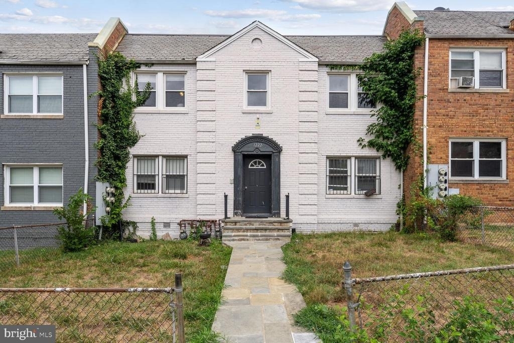 1222 Meigs Place Ne - Photo 0
