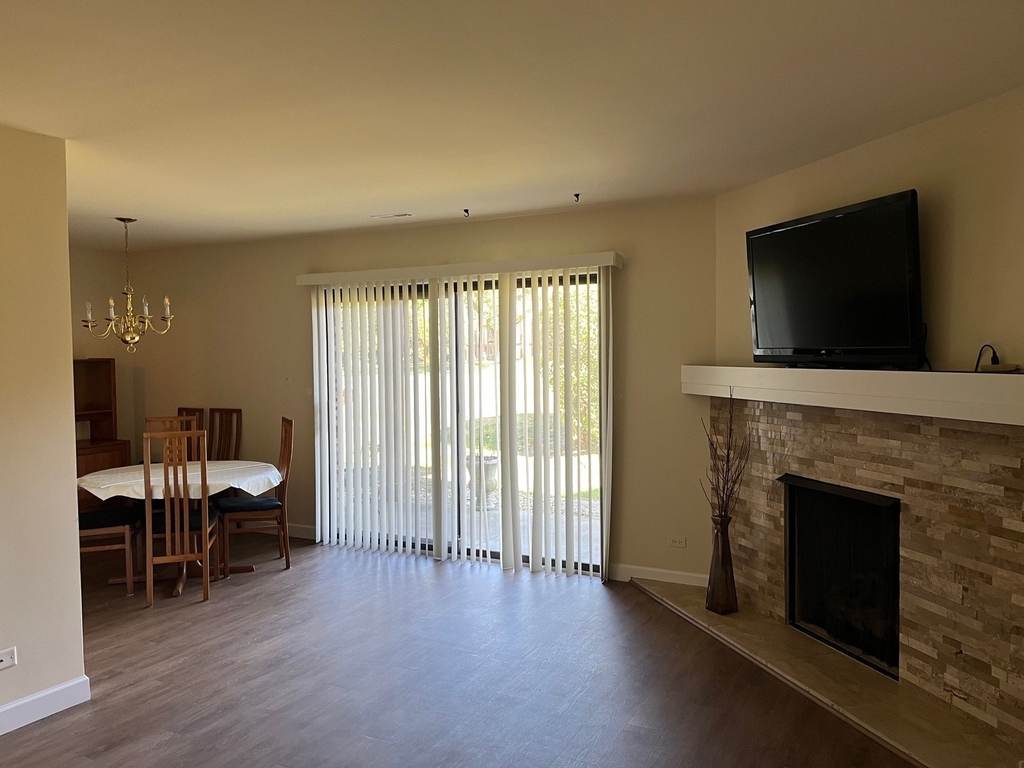 1607 Thames Court - Photo 2