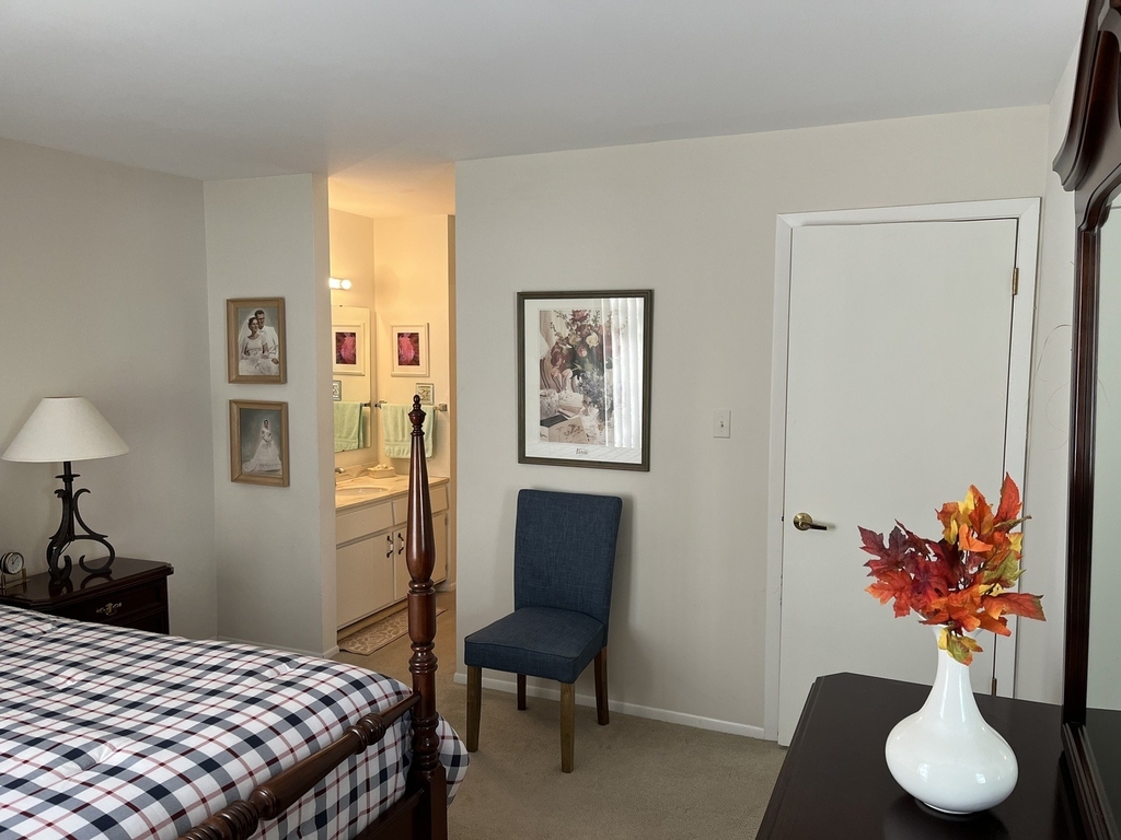 1607 Thames Court - Photo 8