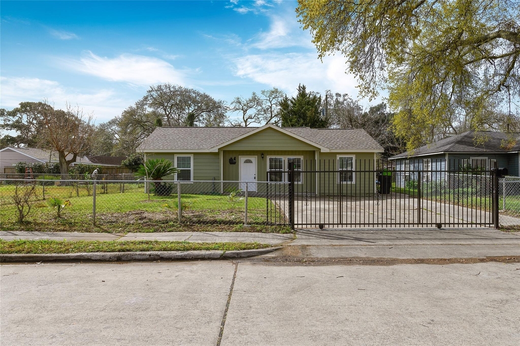 3938 Daphne Street - Photo 0