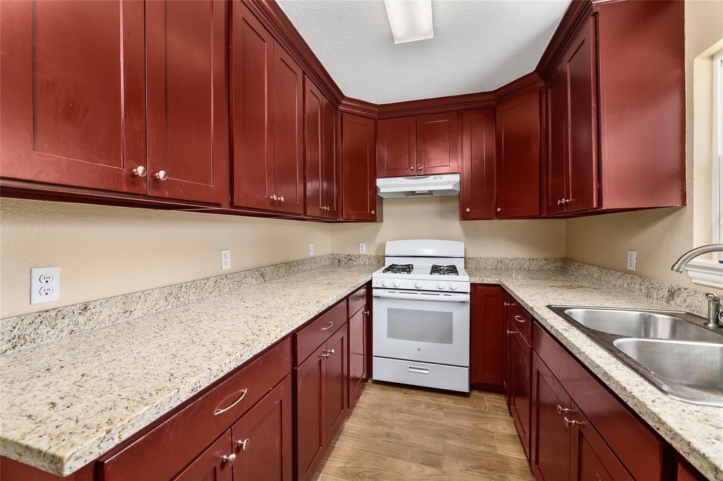 3938 Daphne Street - Photo 3
