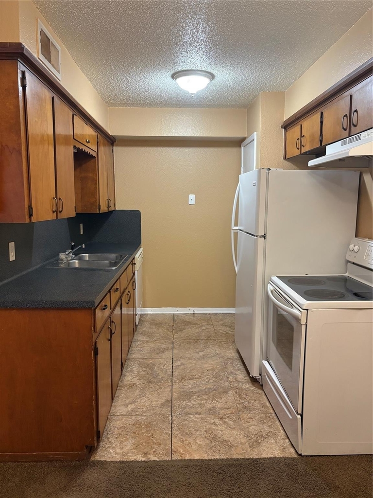 405 Oak Street - Photo 2