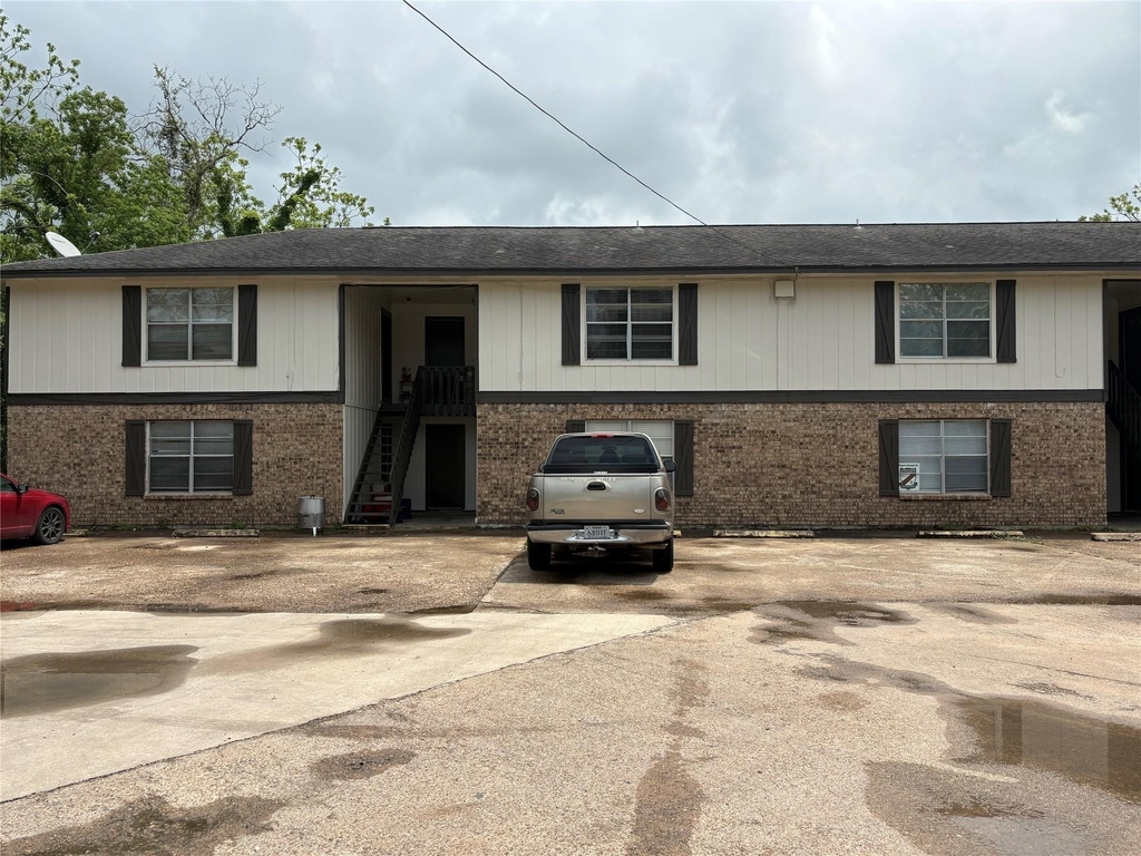 405 Oak Street - Photo 0