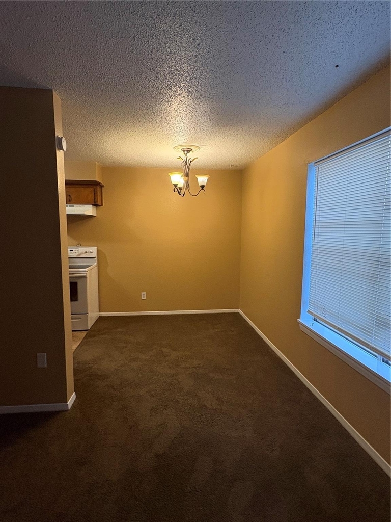 405 Oak Street - Photo 3