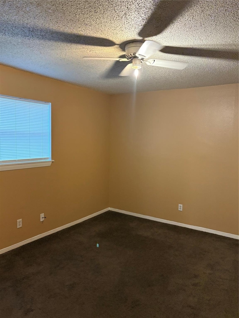 405 Oak Street - Photo 5