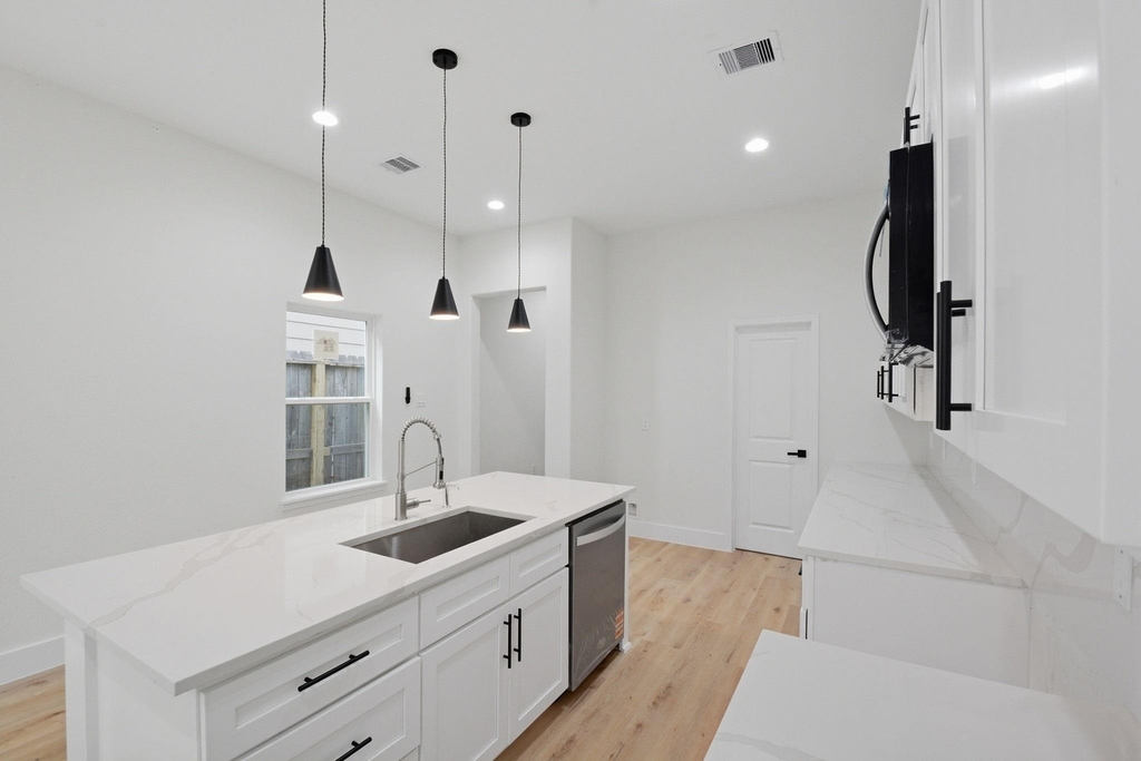 3320 Francis Street - Photo 11
