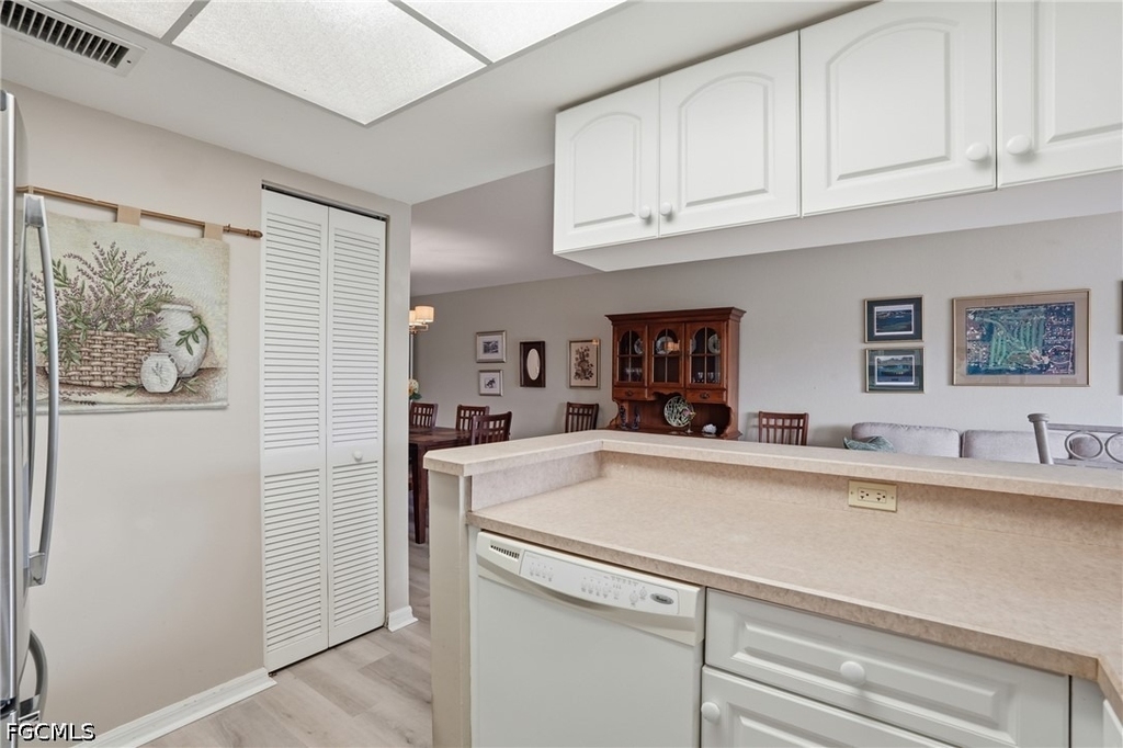 5905 Trailwinds Drive - Photo 8