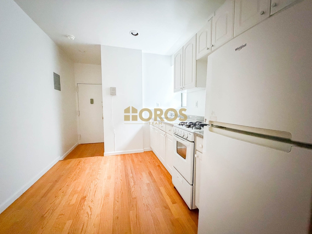 238 East 7th Street - Photo 5